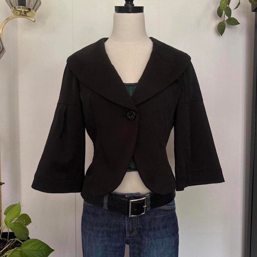 Nine West Black Cropped Blazer Oversized Collar Circle Pattern Sz 8 Medium